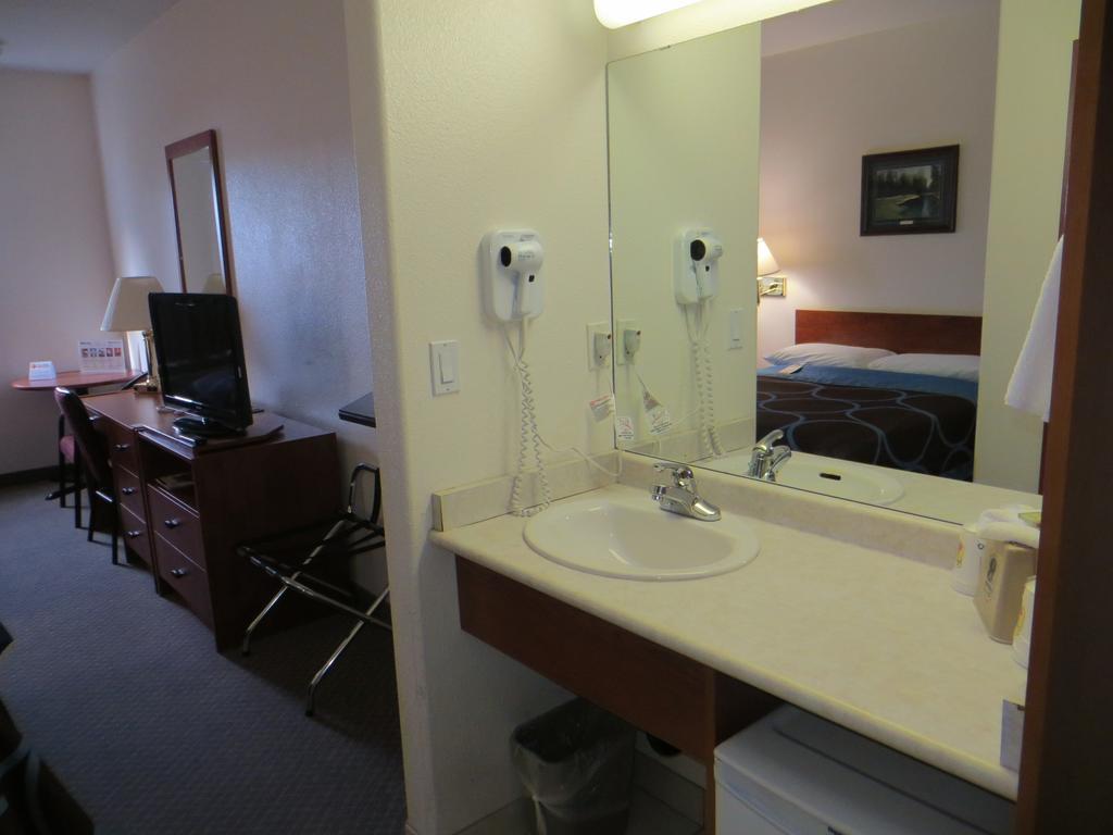 Super 8 By Wyndham Edmonton/west 2*