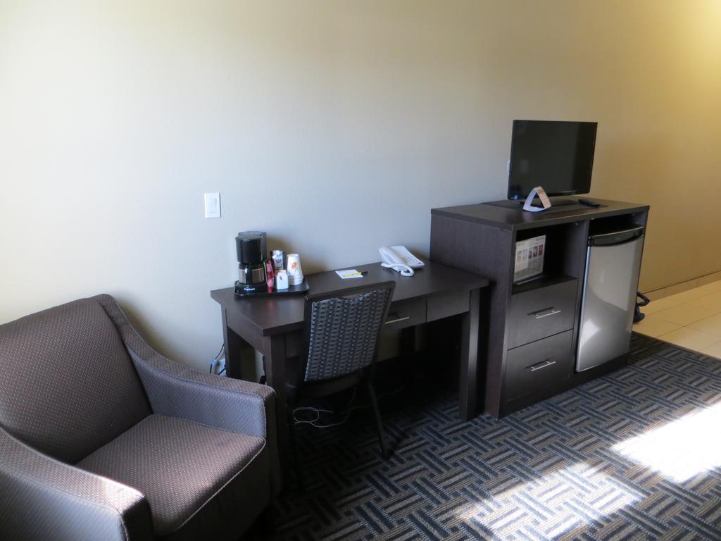 Hotel Super 8 By Wyndham Edmonton/west 2*