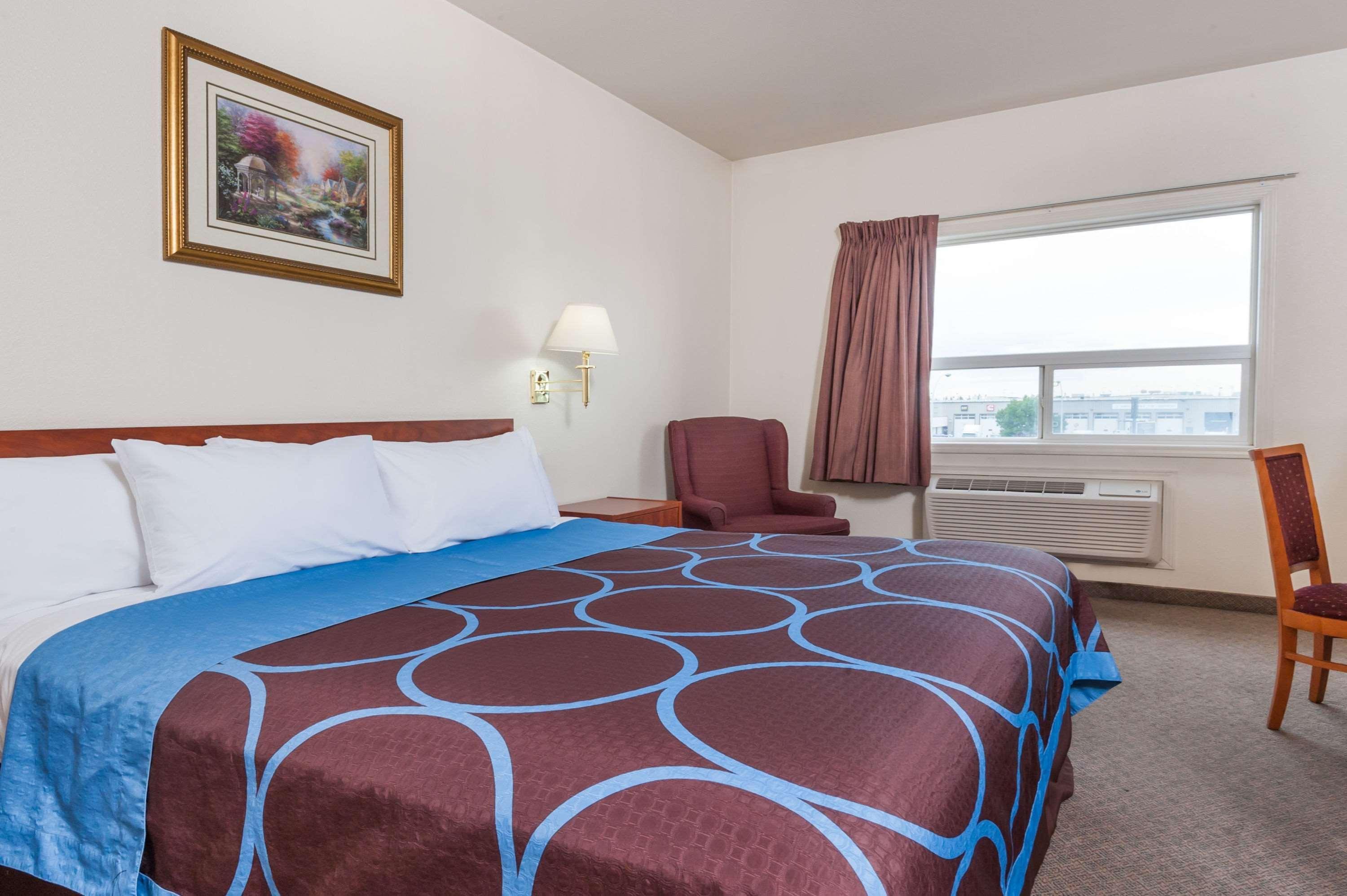 Super 8 By Wyndham Edmonton/west 2*